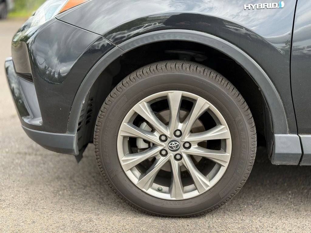 Used 2018 Toyota RAV4 Limited image 9