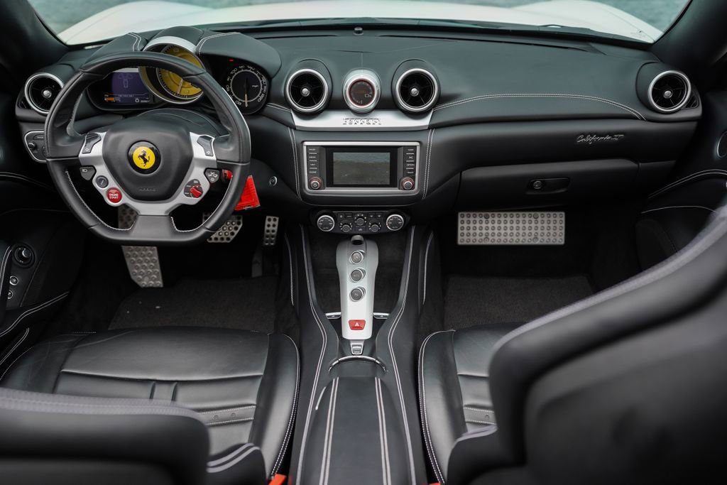 Used 2016 Ferrari California T image 22