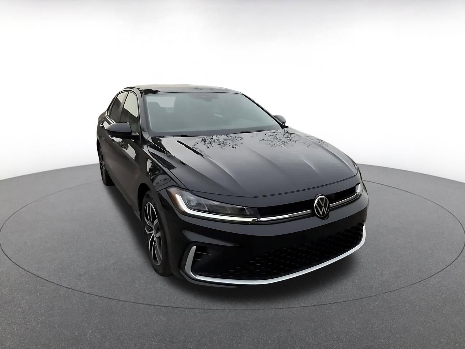 Used 2025 Volkswagen Jetta SE image 3