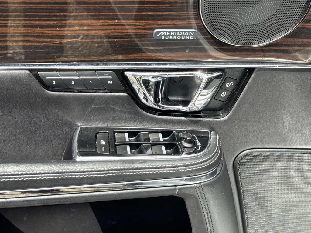 Used 2015 Jaguar XJ L Portfolio RWD image 20