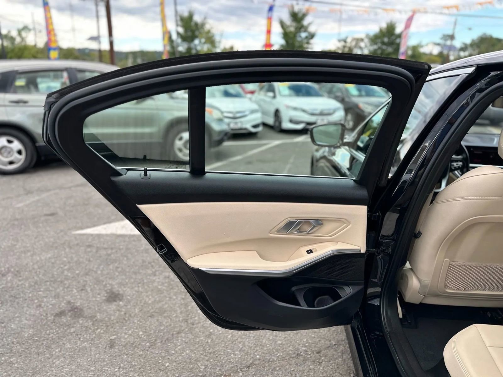 Used 2021 BMW 330i xDrive Sedan w/ Convenience Package image 14