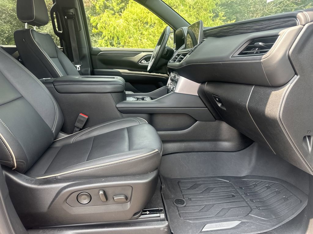 Used 2024 GMC Yukon SLT w/ SLT Luxury Package image 40
