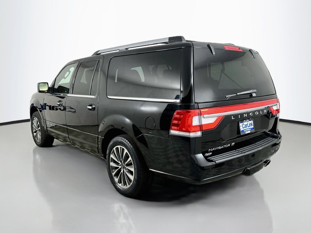 Used 2017 Lincoln Navigator L Select RWD image 5