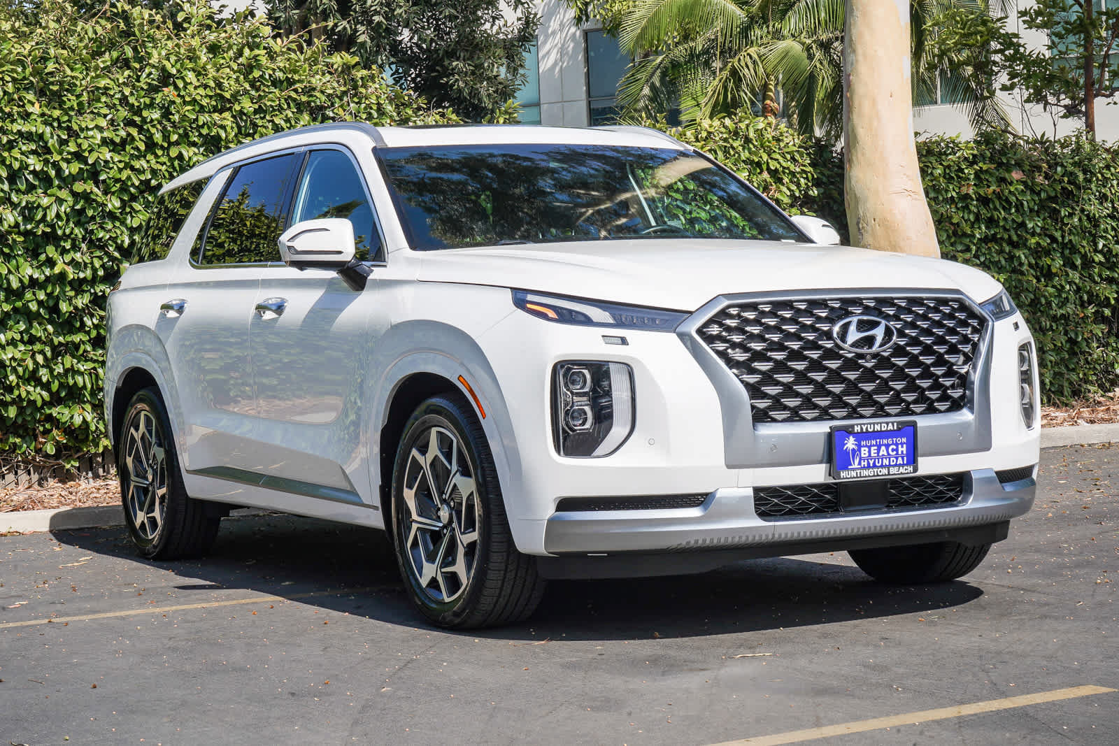 Used 2021 Hyundai Palisade Calligraphy w/ Winter Package FWD image 3