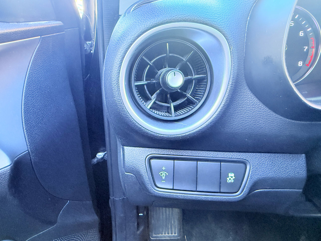 Used 2023 Kia Forte LXS image 17