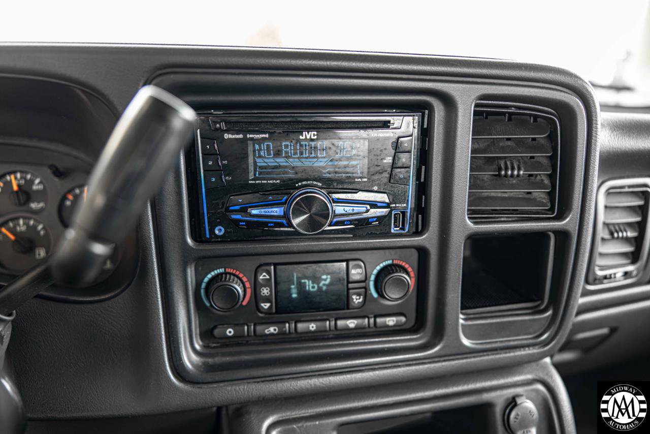 Used 2004 Chevrolet Avalanche 4x4 w/ Preferred Equipment Group image 12