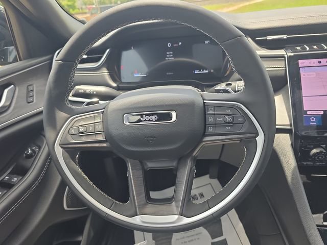 Certified 2025 Jeep Grand Cherokee Limited w/ Luxury Tech Group II image 32