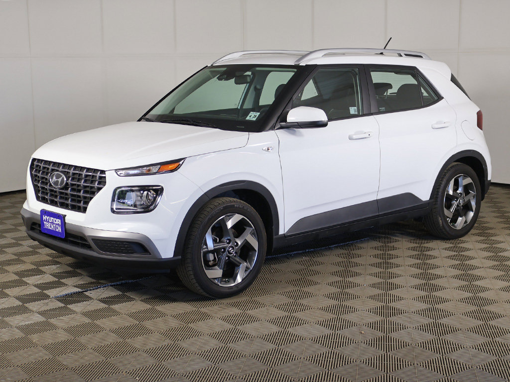 Certified 2024 Hyundai Venue SEL FWD image 7