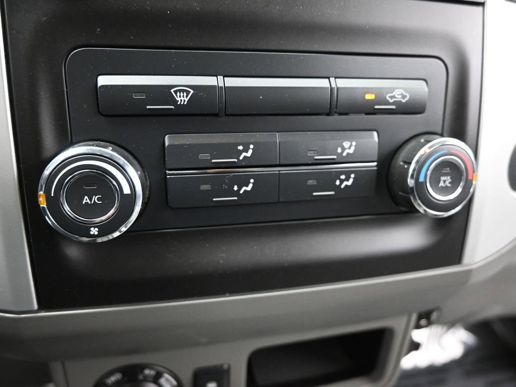 Used 2019 Nissan Frontier SV image 27