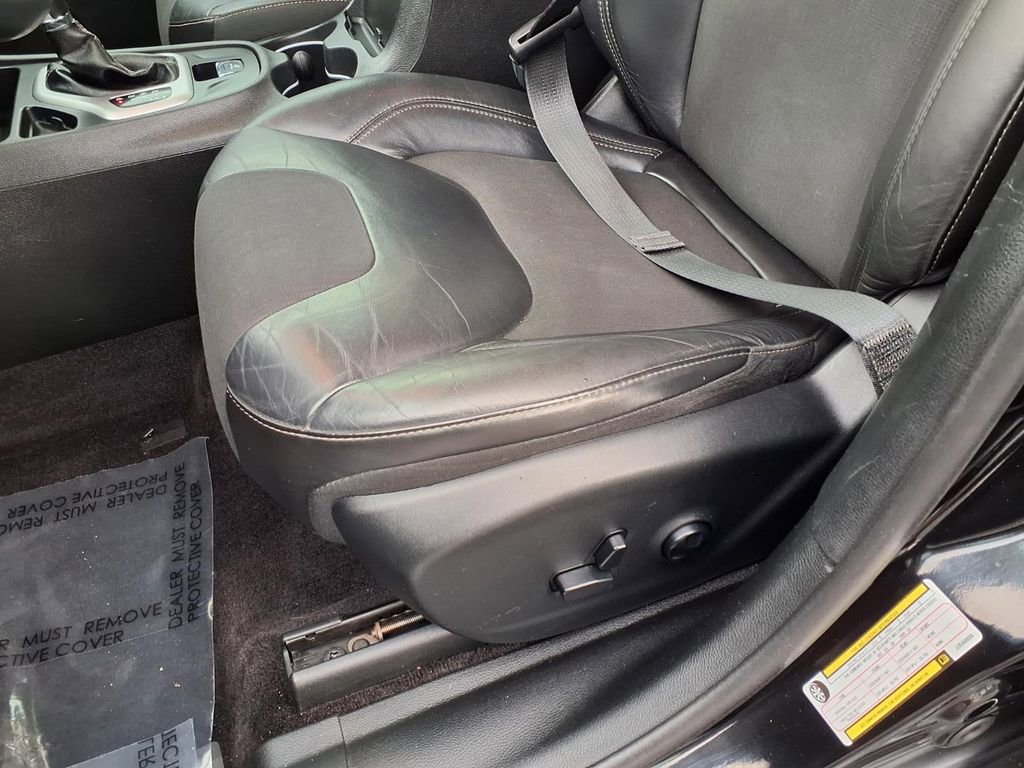 Used 2018 Jeep Cherokee Latitude Plus w/ Comfort/Convenience Group image 24