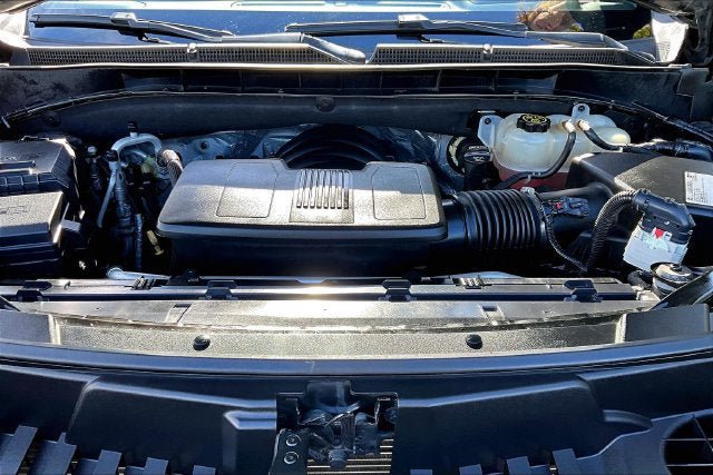 Used 2021 GMC Yukon AT4 w/ AT4 Premium Package AWD/4WD image 9
