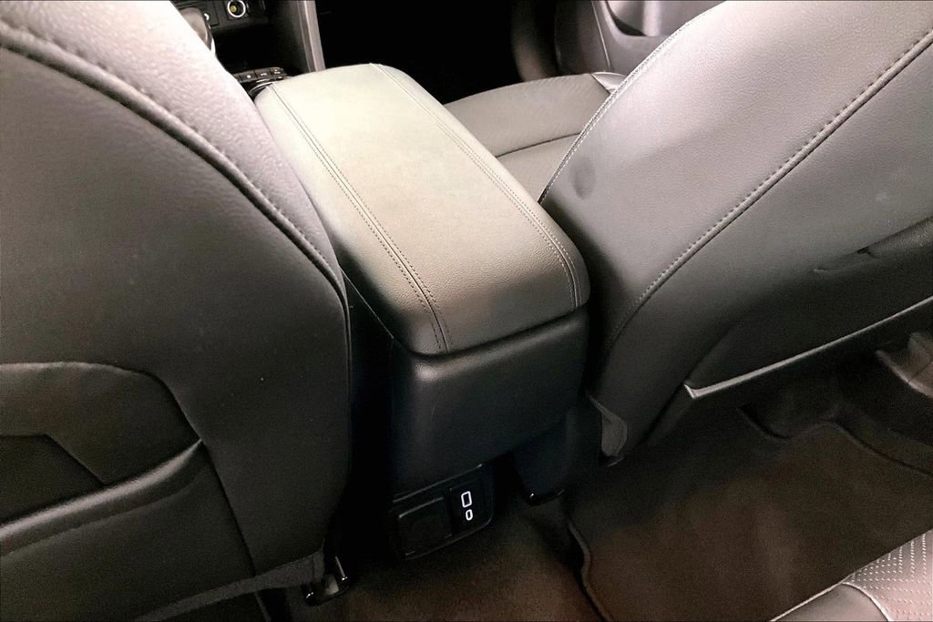Certified 2022 Buick Encore GX Essence w/ Advanced Technology Package AWD/4WD image 9