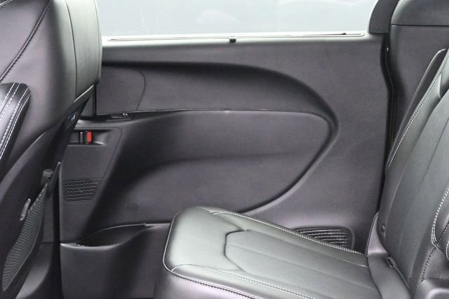 New 2027 Chrysler Pacifica Select FWD image 23