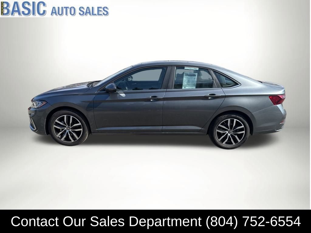 Used 2025 Volkswagen Jetta SE FWD image 1