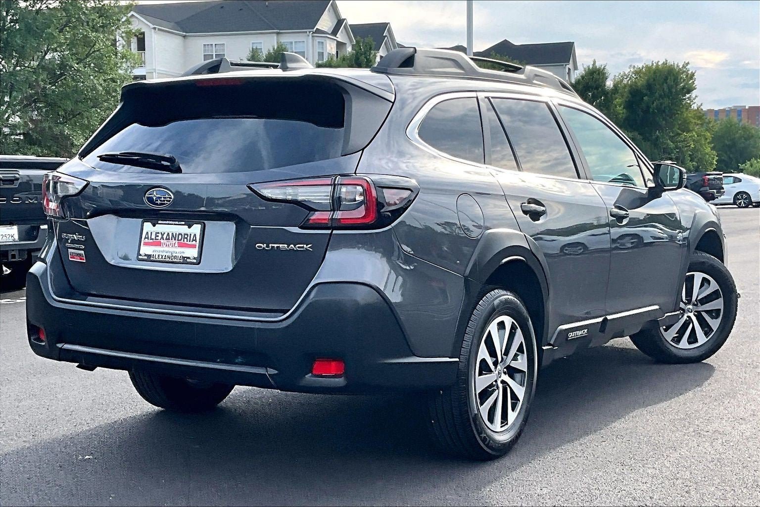 Used 2024 Subaru Outback Premium AWD/4WD image 11