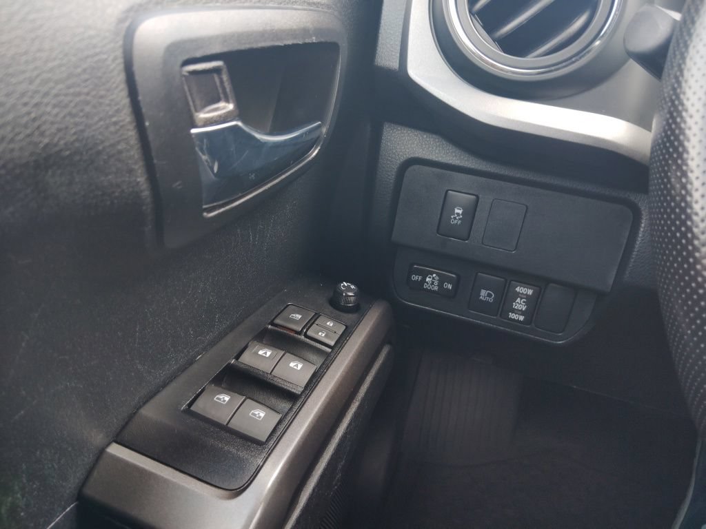 Certified 2023 Toyota Tacoma TRD Off-Road AWD/4WD image 18