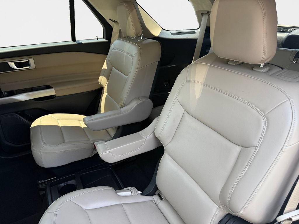 Used 2021 Ford Explorer XLT w/ Equipment Group 202A RWD image 9