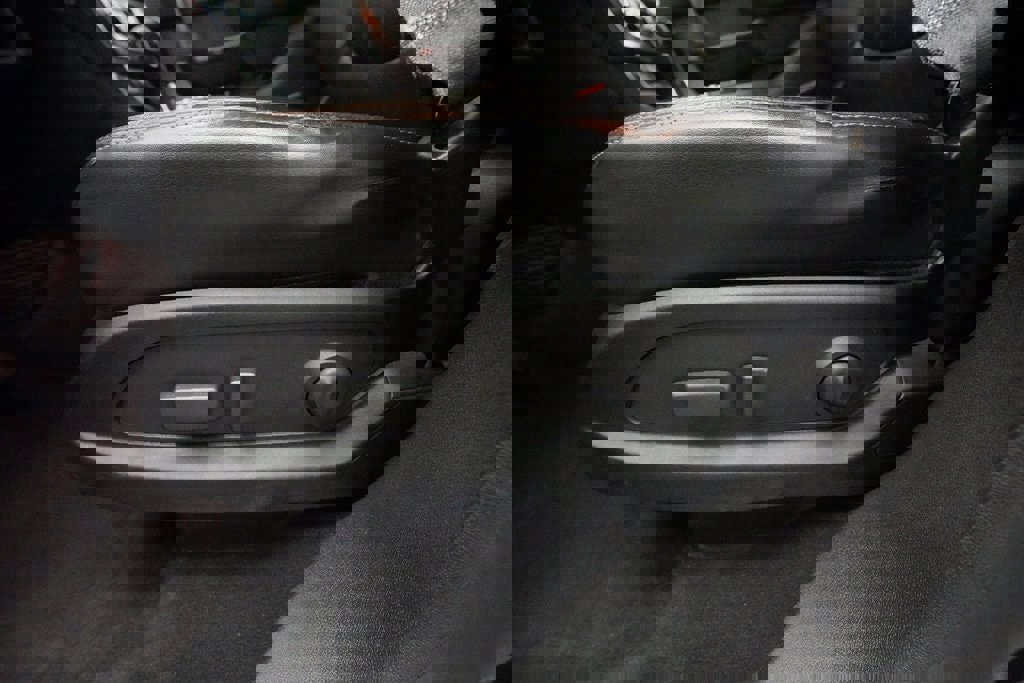 Used 2014 GMC Acadia Denali image 31