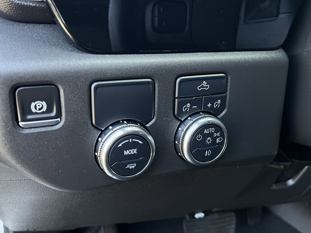 Used 2025 GMC Sierra 1500 Elevation image 17