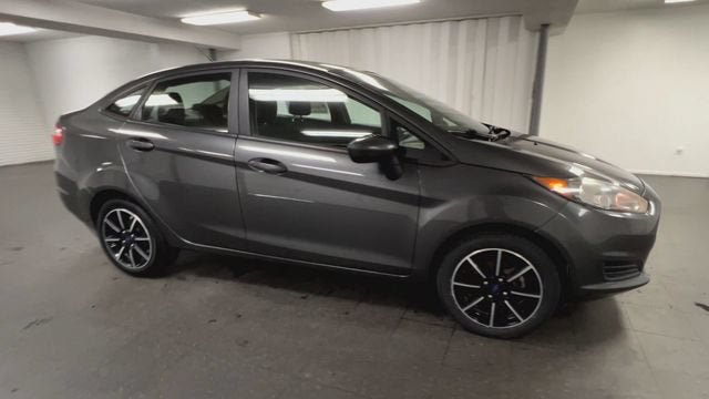 Used 2019 Ford Fiesta SE FWD image 2