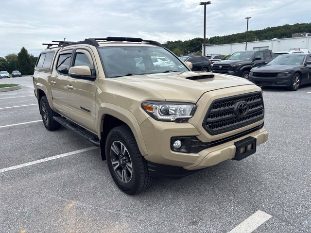 Used 2017 Toyota Tacoma TRD Sport w/ Premium & Technology Package AWD/4WD image 3