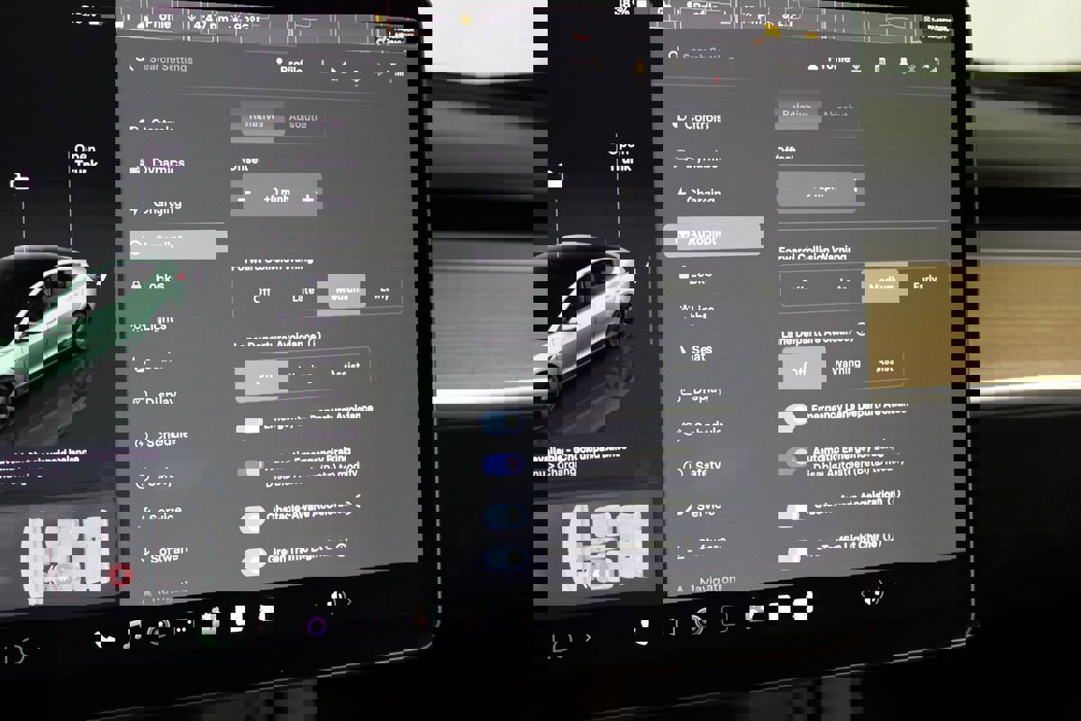 Used 2023 Tesla Model 3 Standard Range image 19