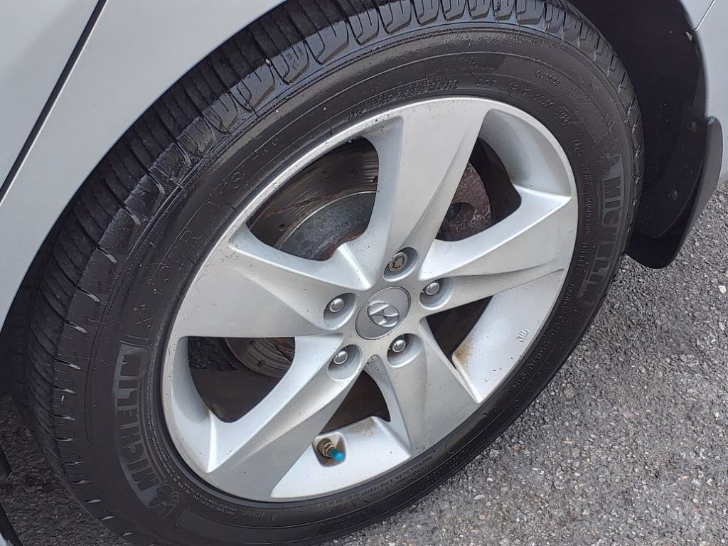 Used 2012 Hyundai Elantra GLS w/ Preferred Pkg 3 image 9