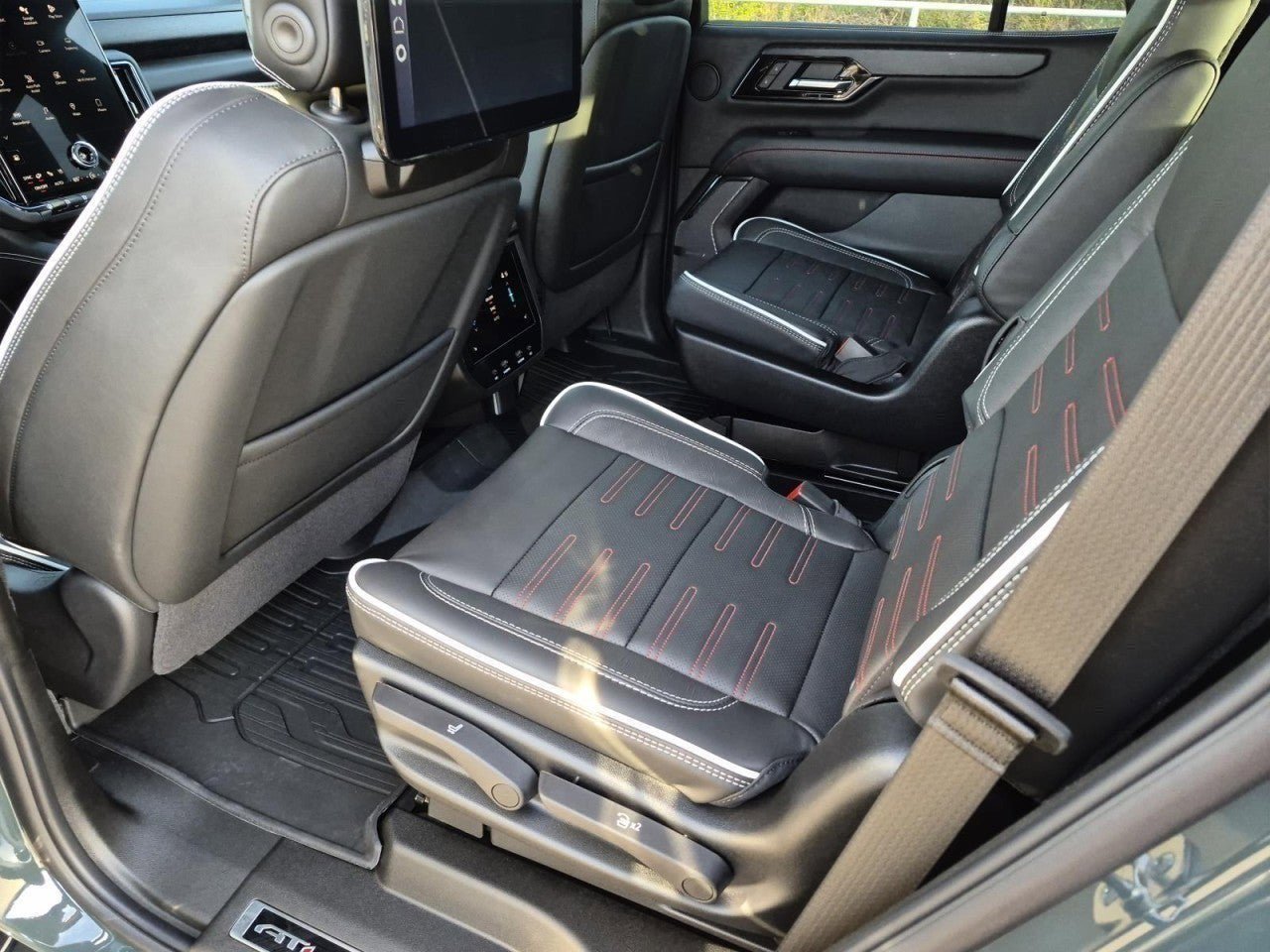 New 2026 GMC Yukon XL AT4 Ultimate AWD/4WD image 12