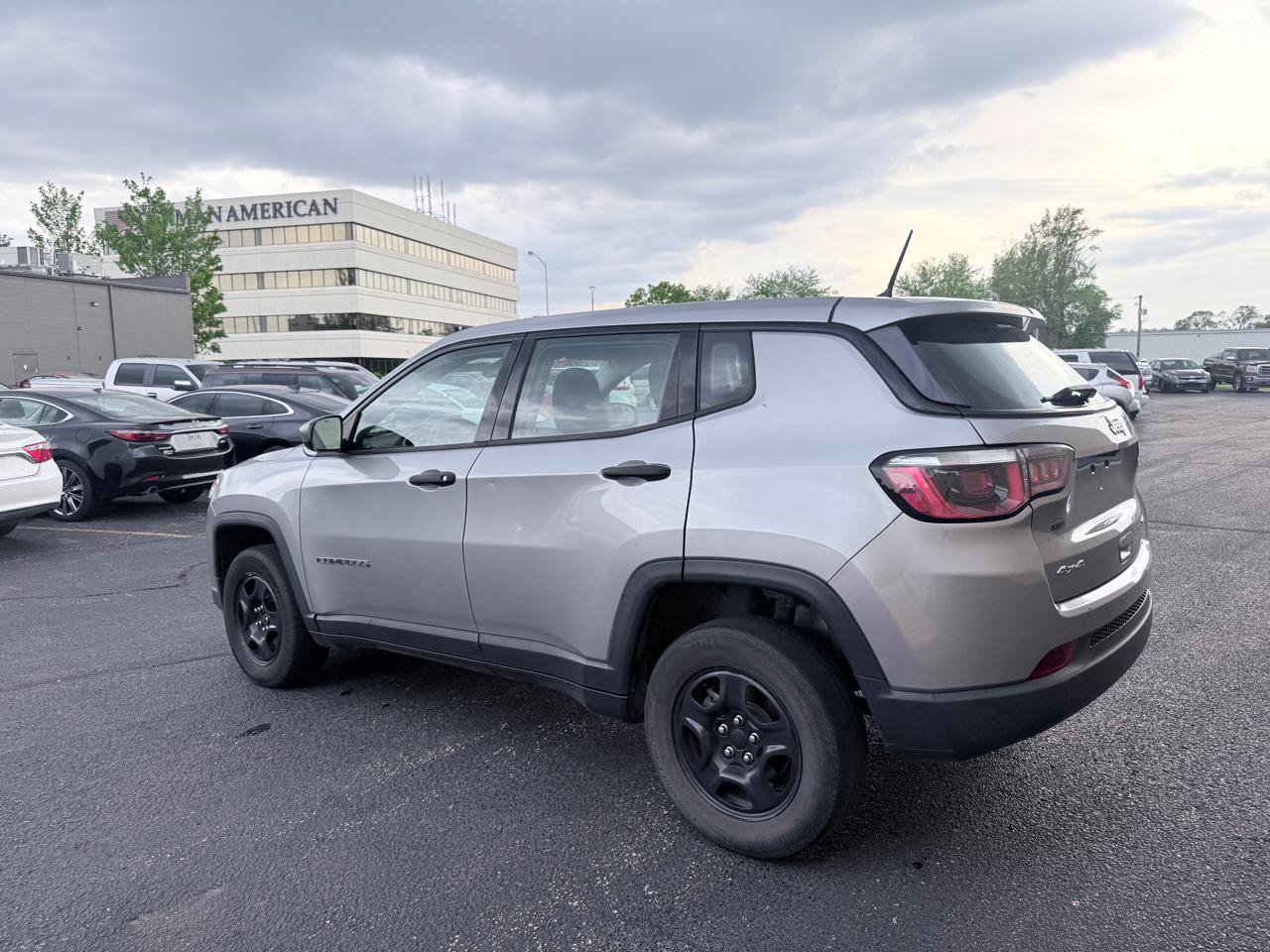 Used 2018 Jeep Compass Sport w/ Cold Weather Group AWD/4WD image 3
