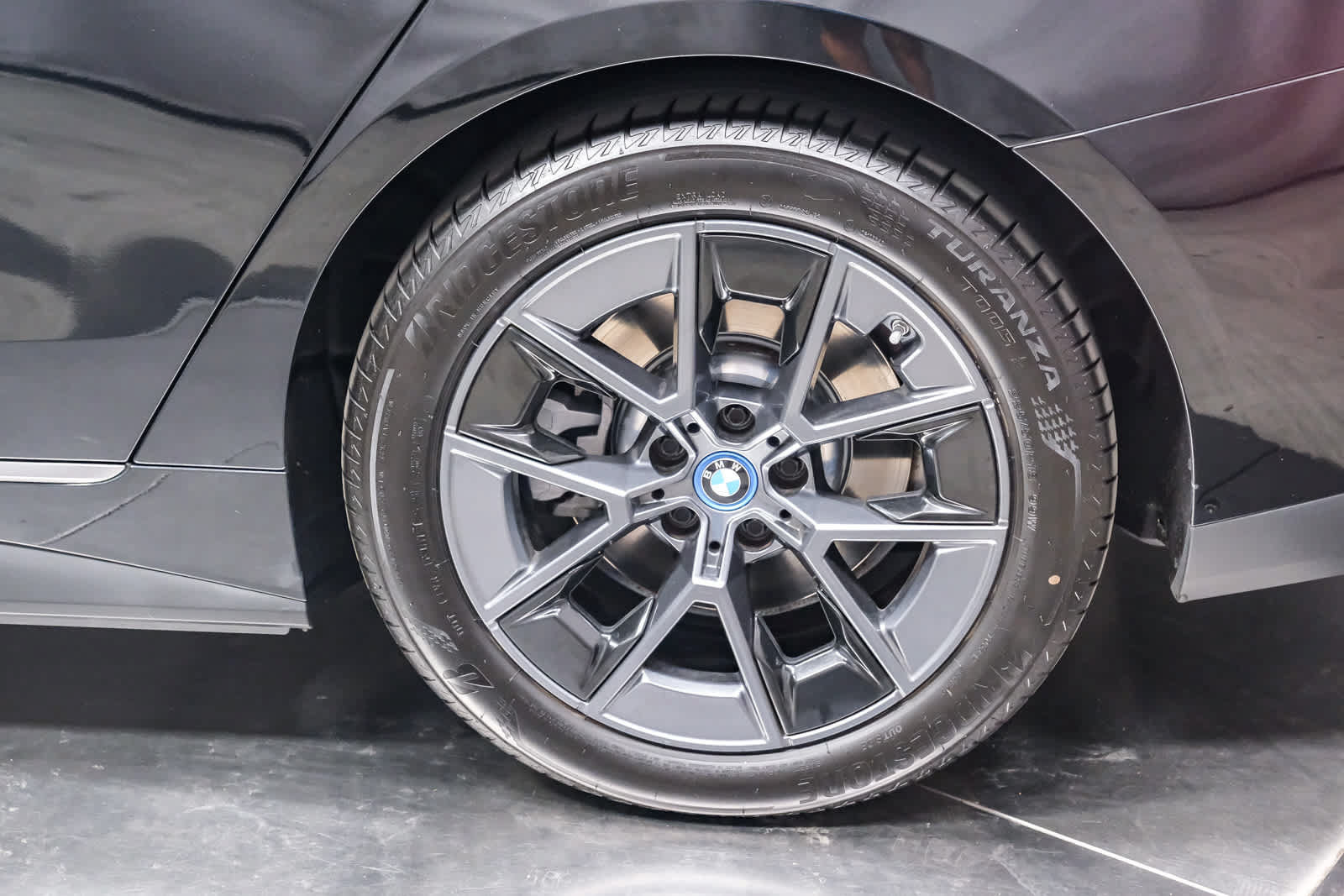 Used 2023 BMW i4 eDrive40 w/ Premium Package RWD image 9
