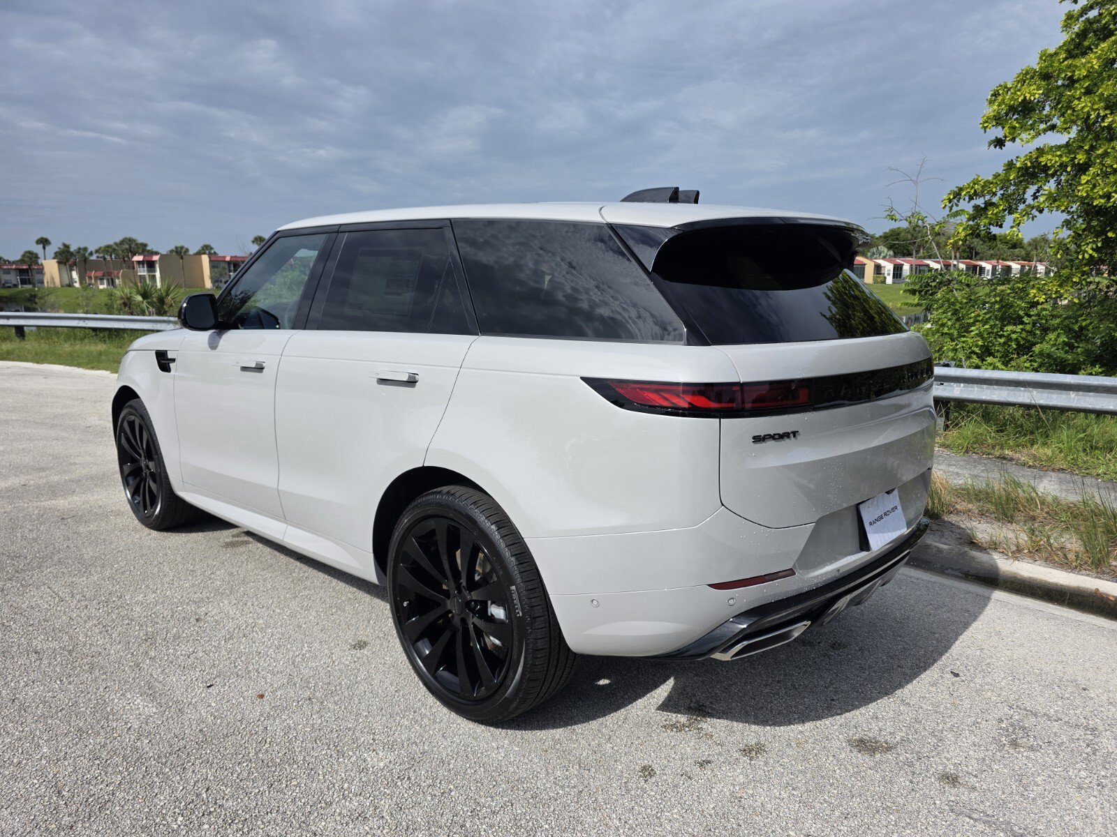 New 2026 Land Rover Range Rover Sport Dynamic SE AWD/4WD image 2