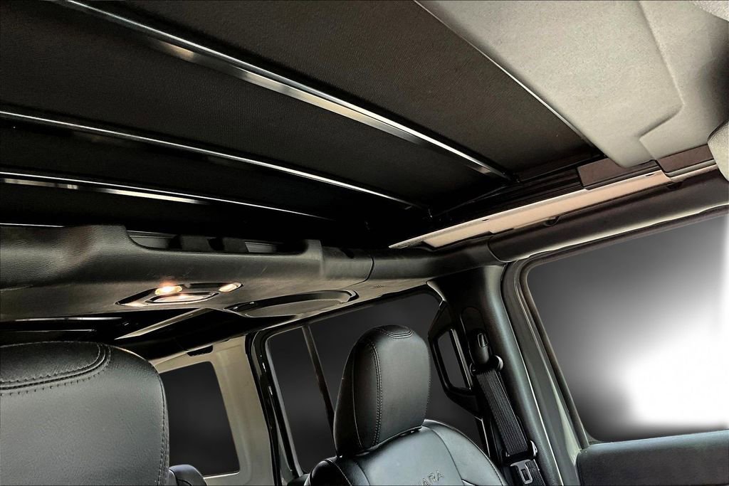 Used 2022 Jeep Wrangler Unlimited Sahara w/ Cold Weather Group image 29