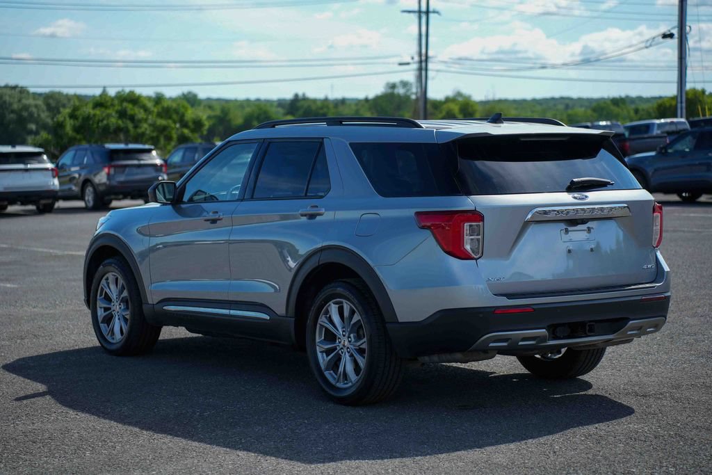 Used 2023 Ford Explorer XLT w/ Equipment Group 202A AWD/4WD image 7