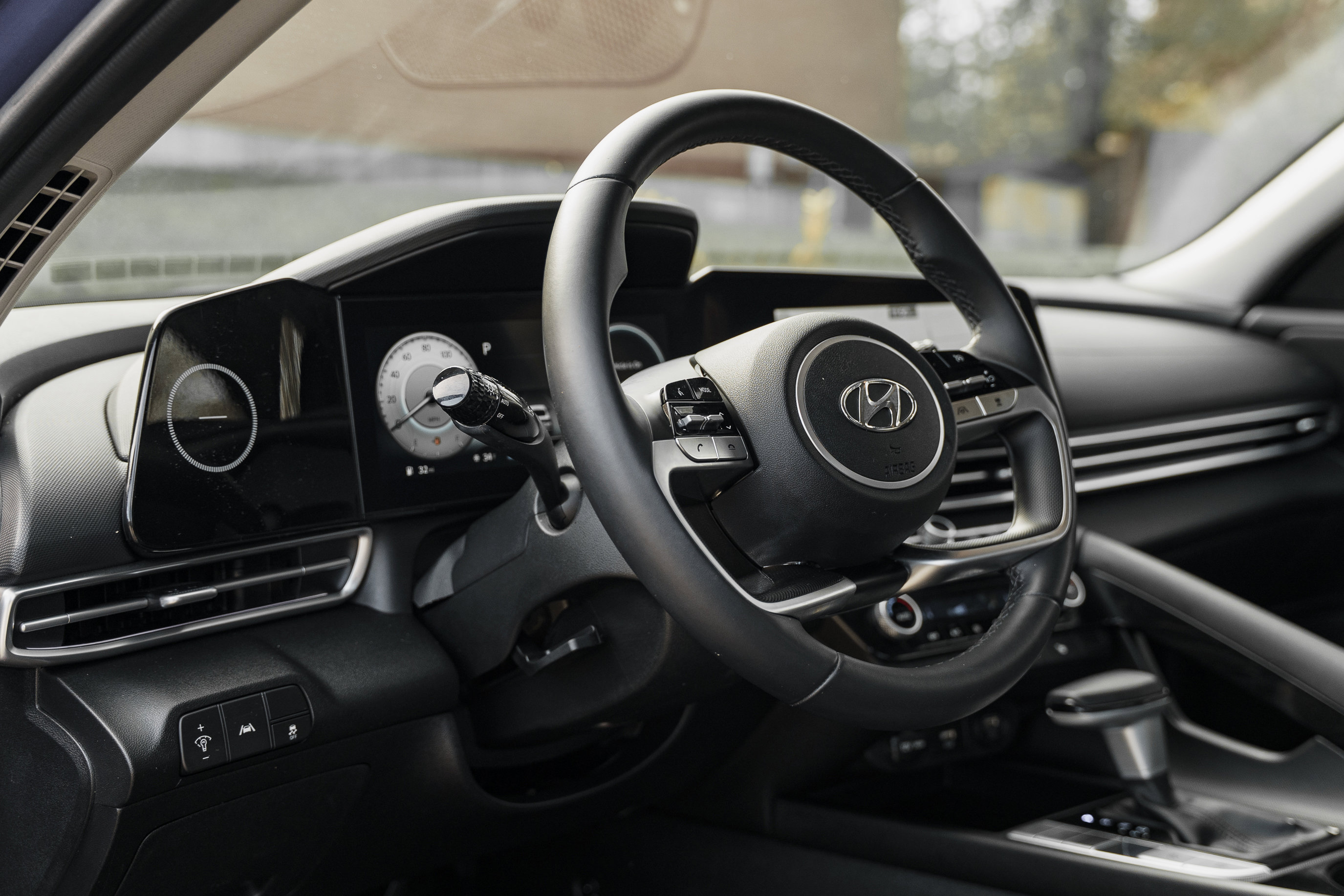 Used 2023 Hyundai Elantra Limited image 9