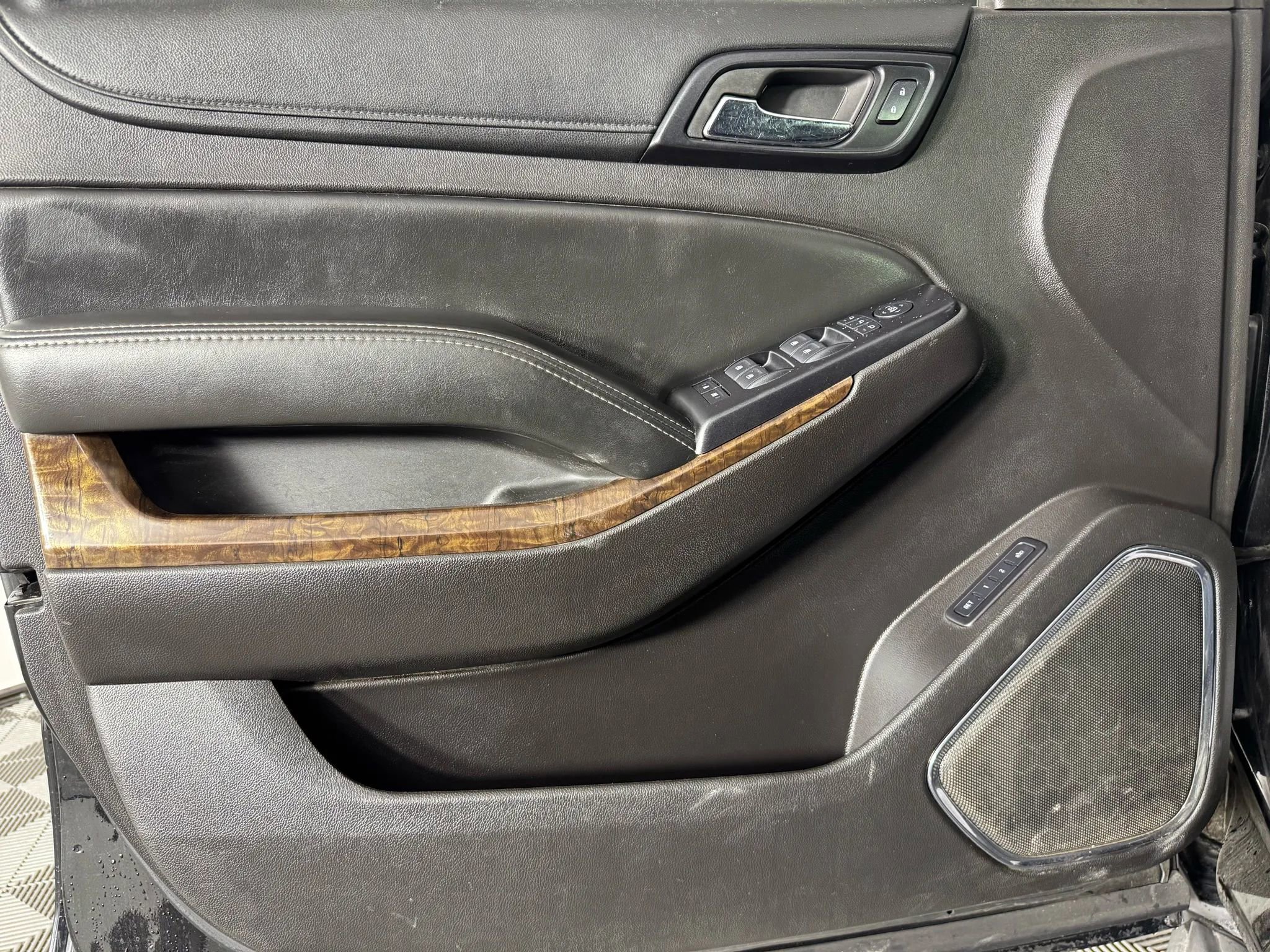 Used 2015 Chevrolet Suburban LT w/ Luxury Package image 43