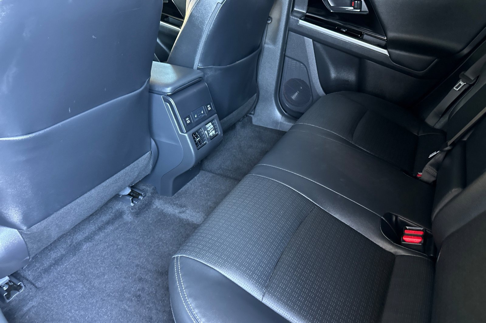 Used 2024 Toyota bZ4X Limited image 12