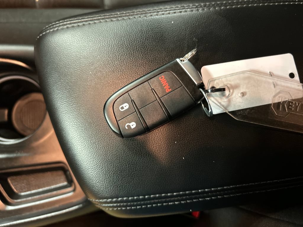Used 2024 Dodge Durango SXT w/ SXT Blacktop Group AWD/4WD image 22