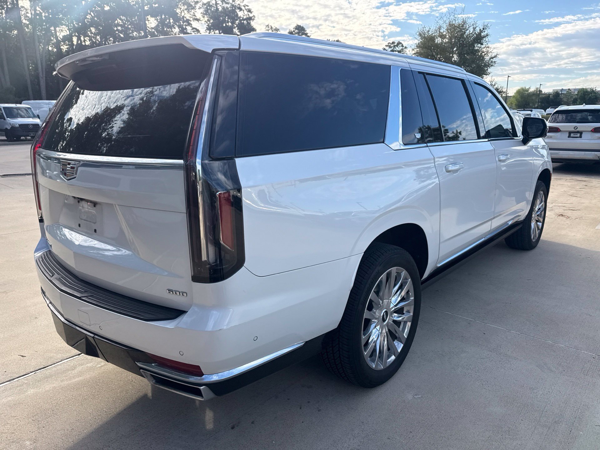 Used 2021 Cadillac Escalade ESV Premium Luxury w/ Driver Assist Tech Package RWD image 4
