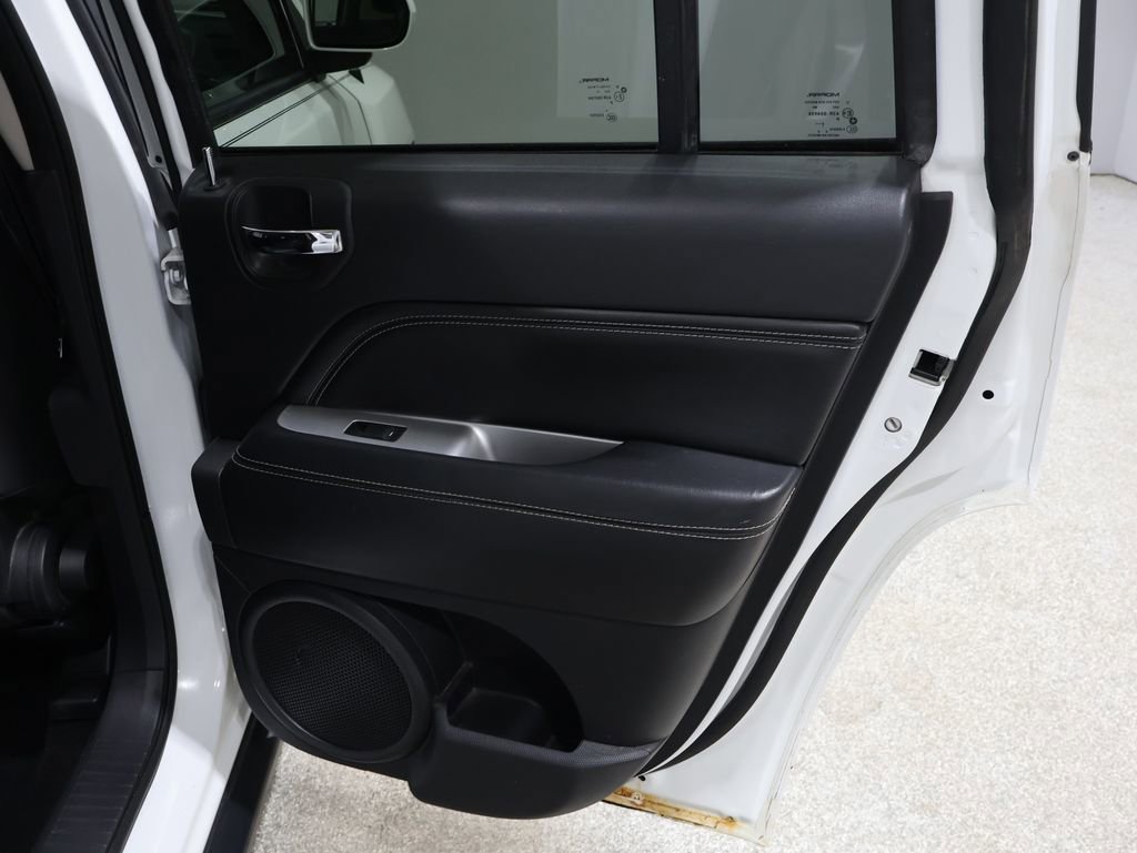 Used 2015 Jeep Compass High Altitude image 25