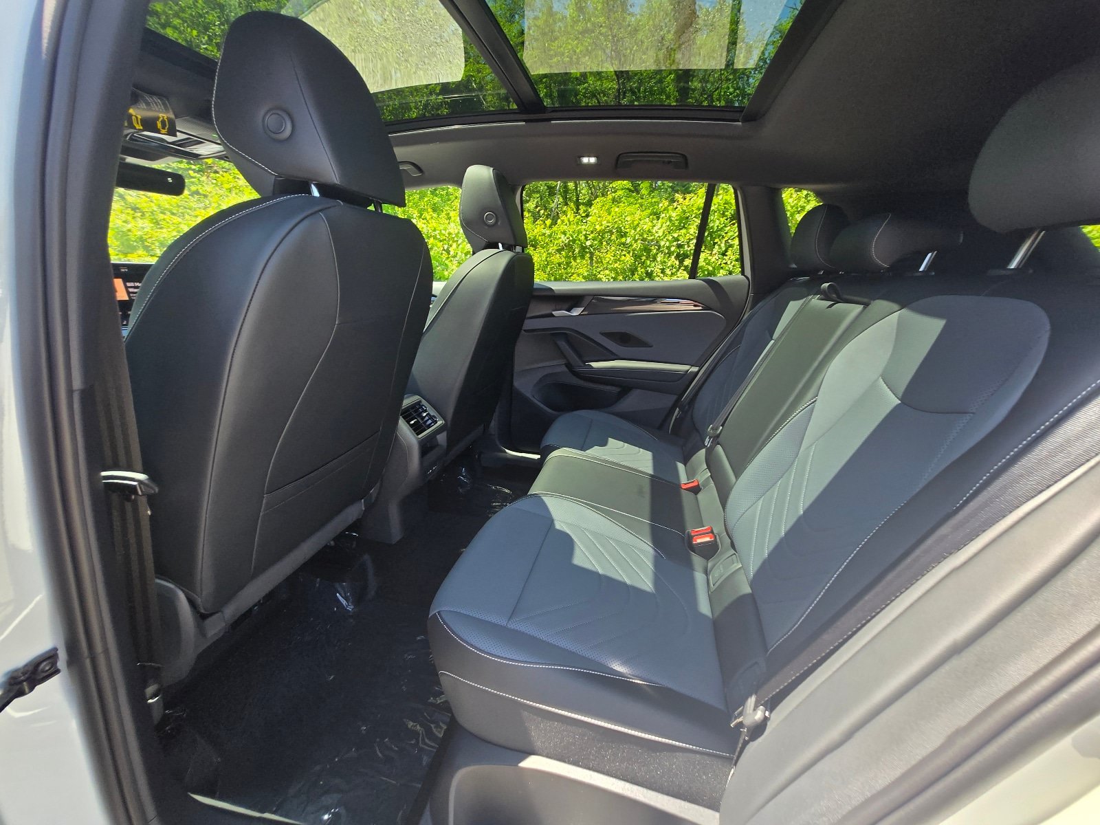 New 2026 Volkswagen Tiguan SE R-Line FWD image 16