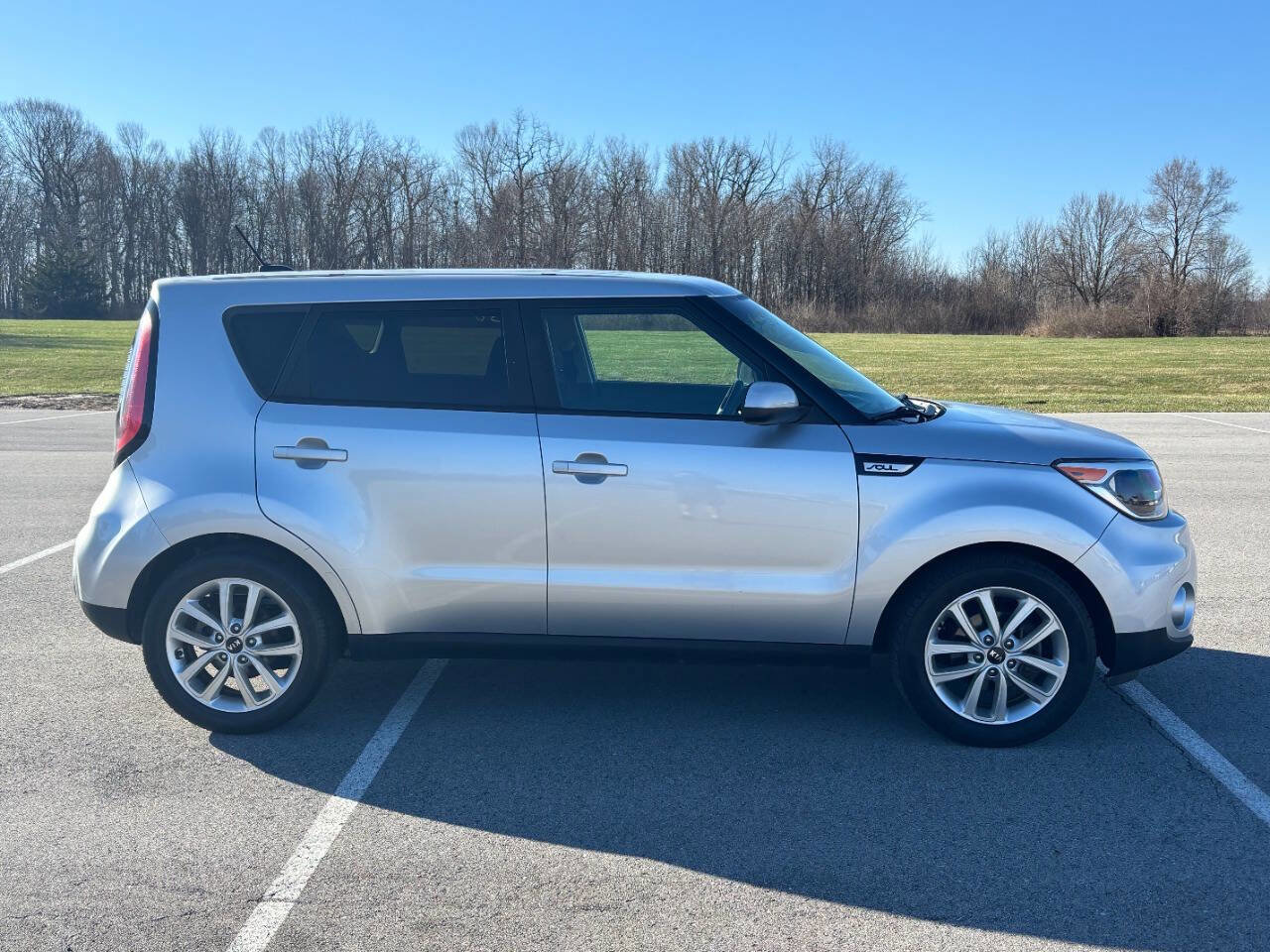 Used 2017 Kia Soul + image 2