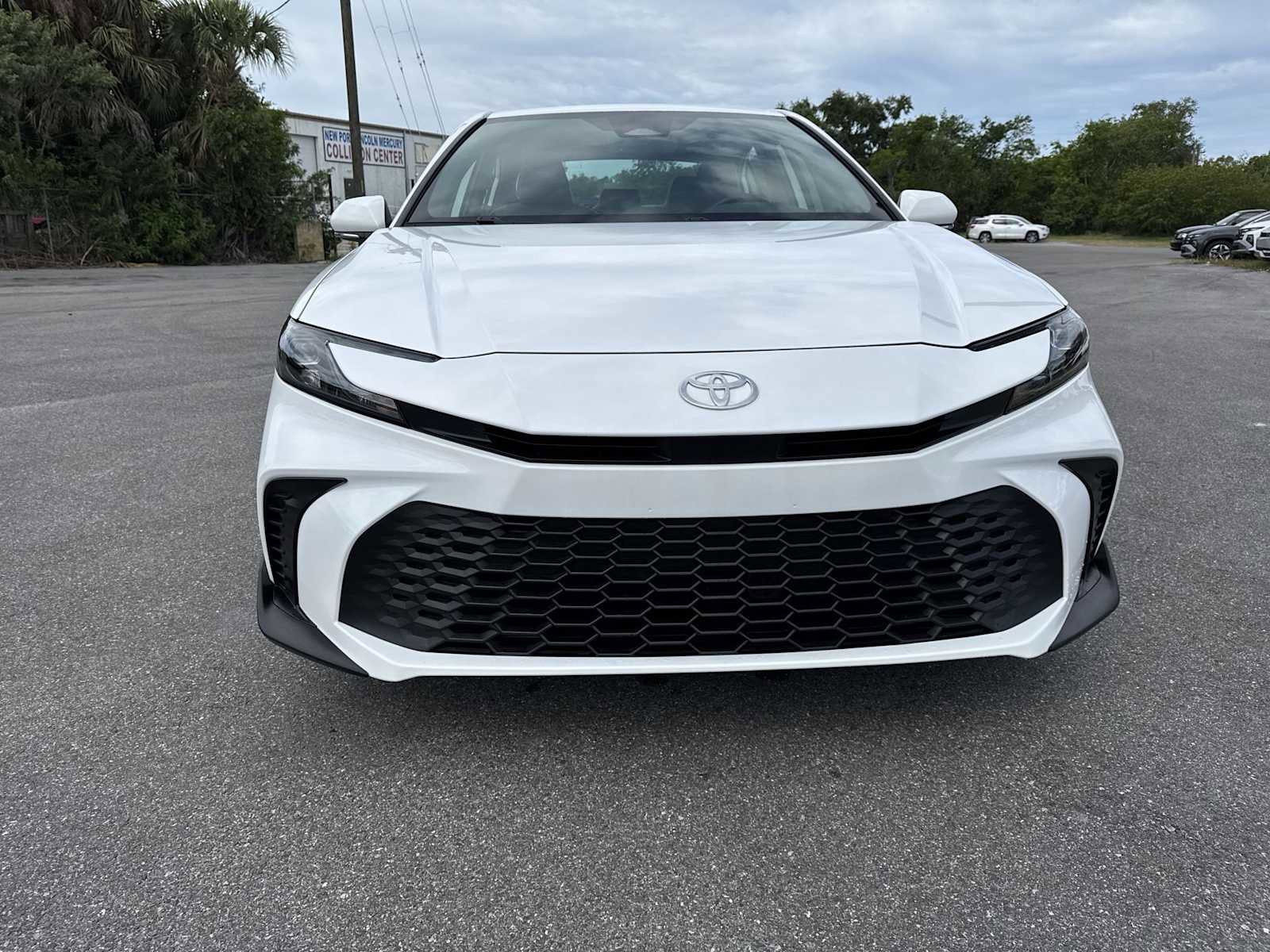 Used 2025 Toyota Camry SE w/ Multimedia Upgrade Package FWD image 9