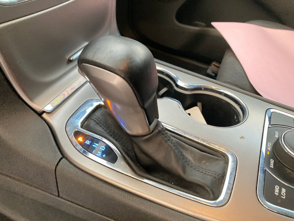 Used 2020 Jeep Grand Cherokee Laredo image 31