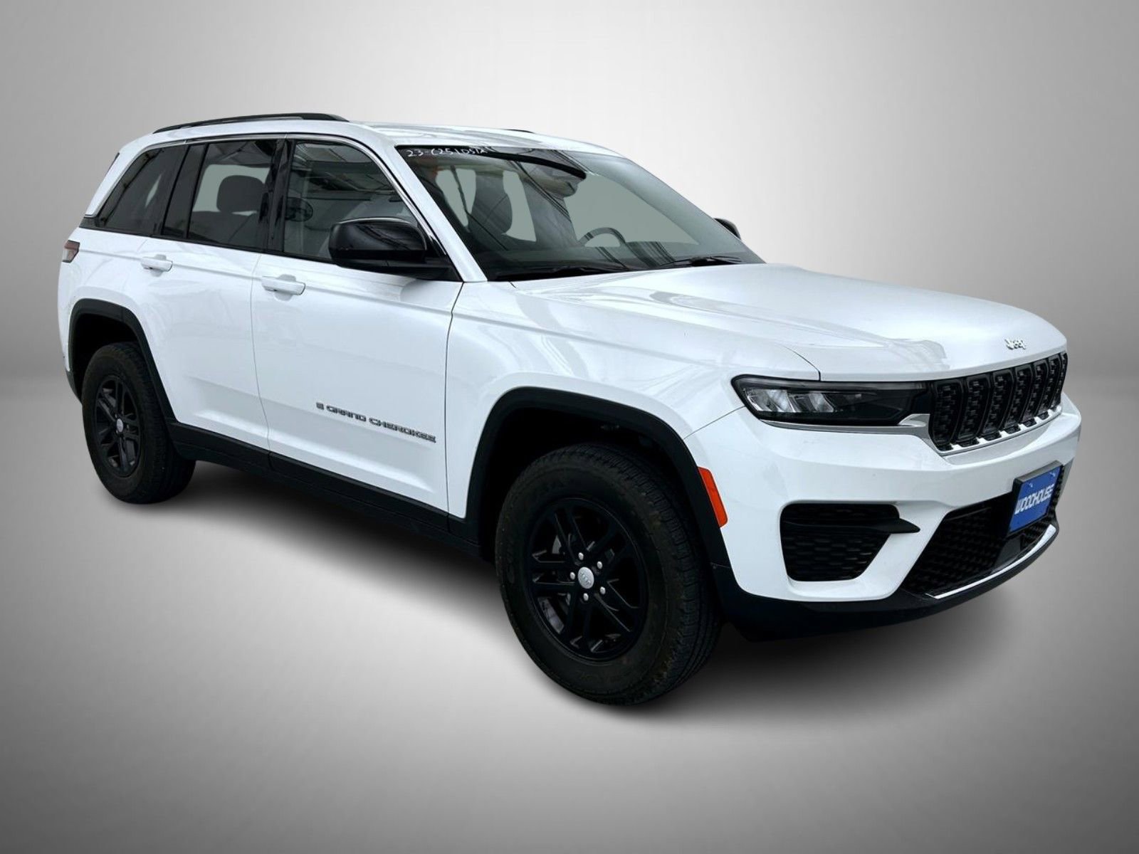 Certified 2023 Jeep Grand Cherokee Laredo AWD/4WD image 3