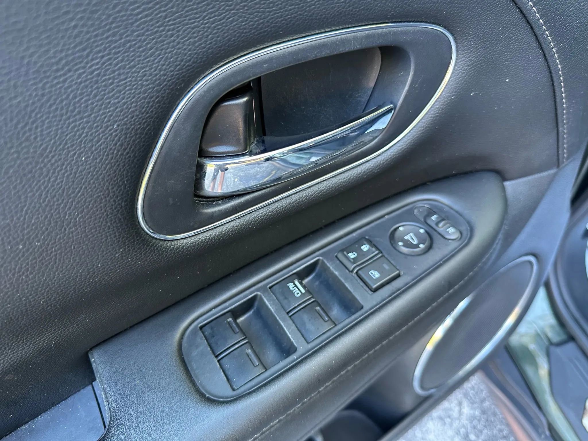 Used 2018 Honda HR-V EX-L image 10