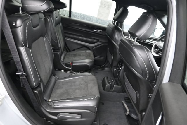 Used 2023 Jeep Grand Cherokee L Laredo AWD/4WD image 8