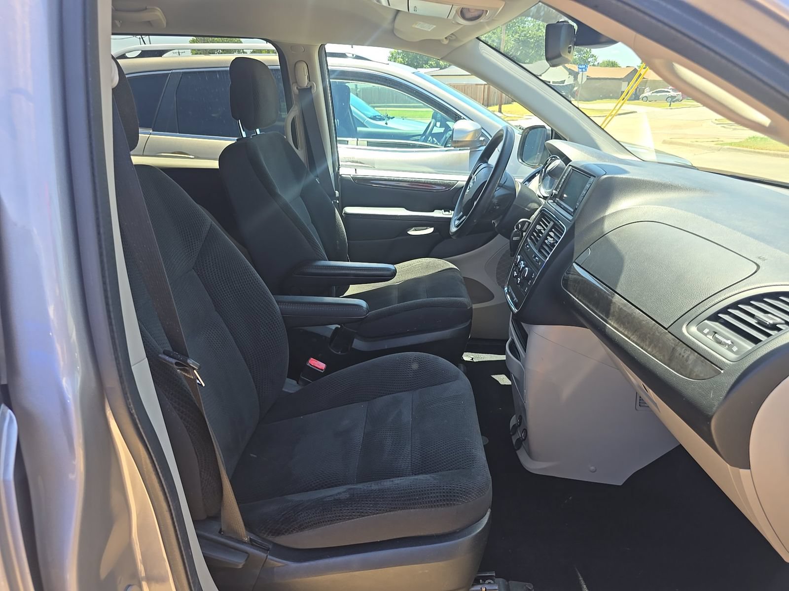 Used 2018 Dodge Grand Caravan SE w/ UConnect Hands-Free Group FWD image 13