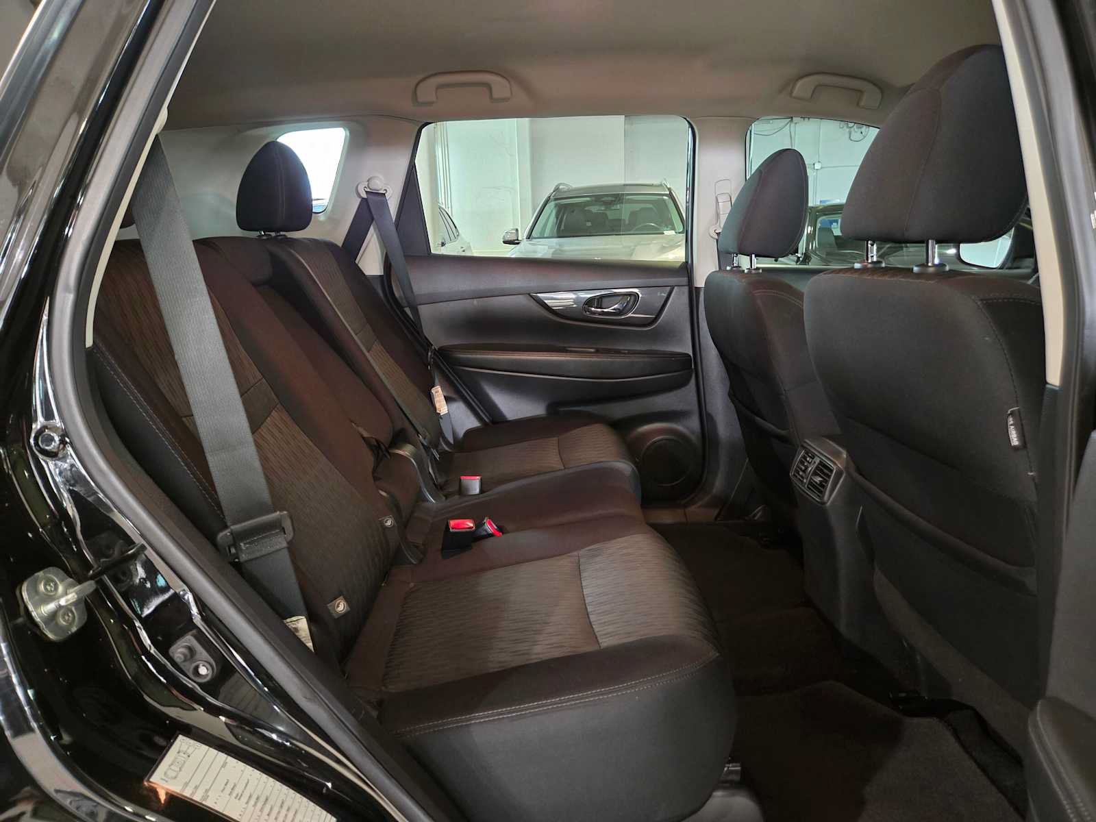 Used 2019 Nissan Rogue SV FWD image 11