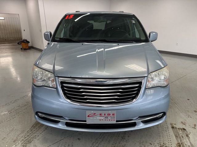 Used 2013 Chrysler Town & Country Touring image 3