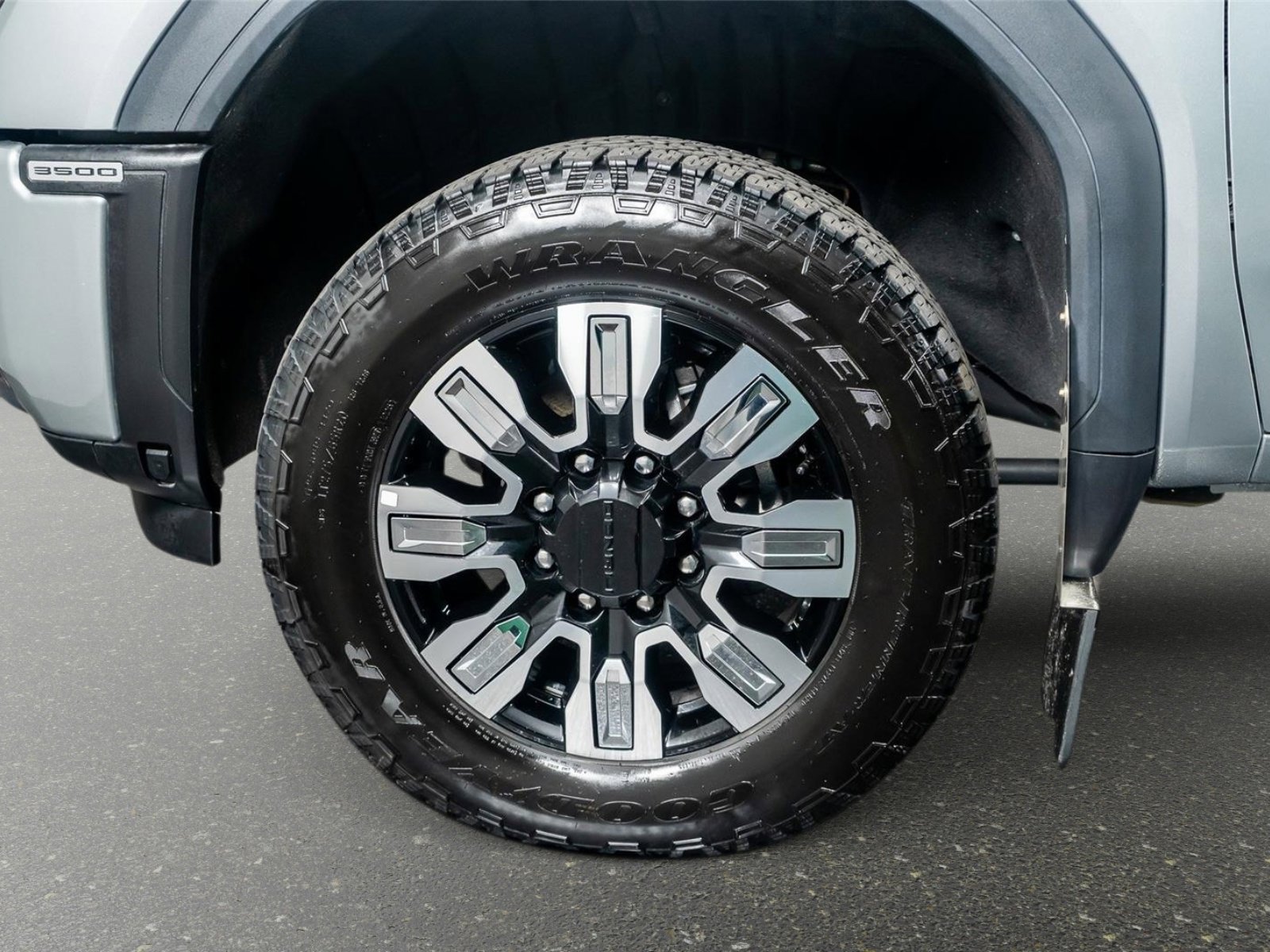 Used 2025 GMC Sierra 3500 Denali w/ Denali Reserve Package image 18